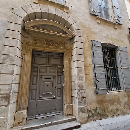 Appartement A Deux Pas De La Place Du Forum Арл Екстериор снимка
